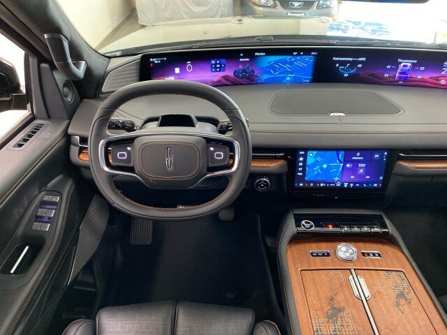 New 2025 Lincoln Navigator Black Label AWD/4WD image 17