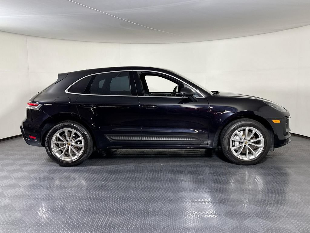 Certified 2024 Porsche Macan AWD/4WD image 8