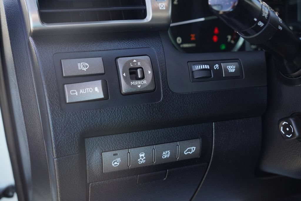 Used 2014 Lexus LX 570 4WD w/ Luxury Package image 18