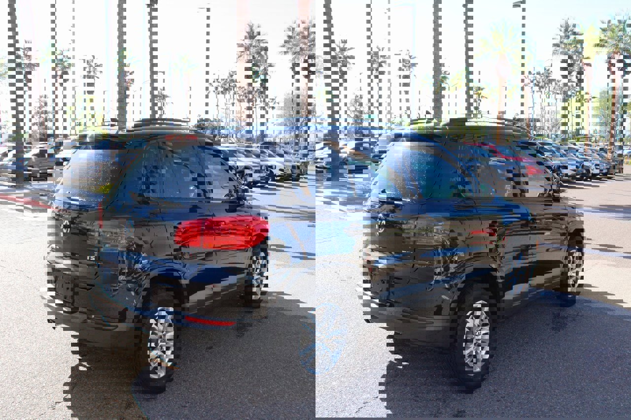 Used 2017 Volkswagen Tiguan S image 5