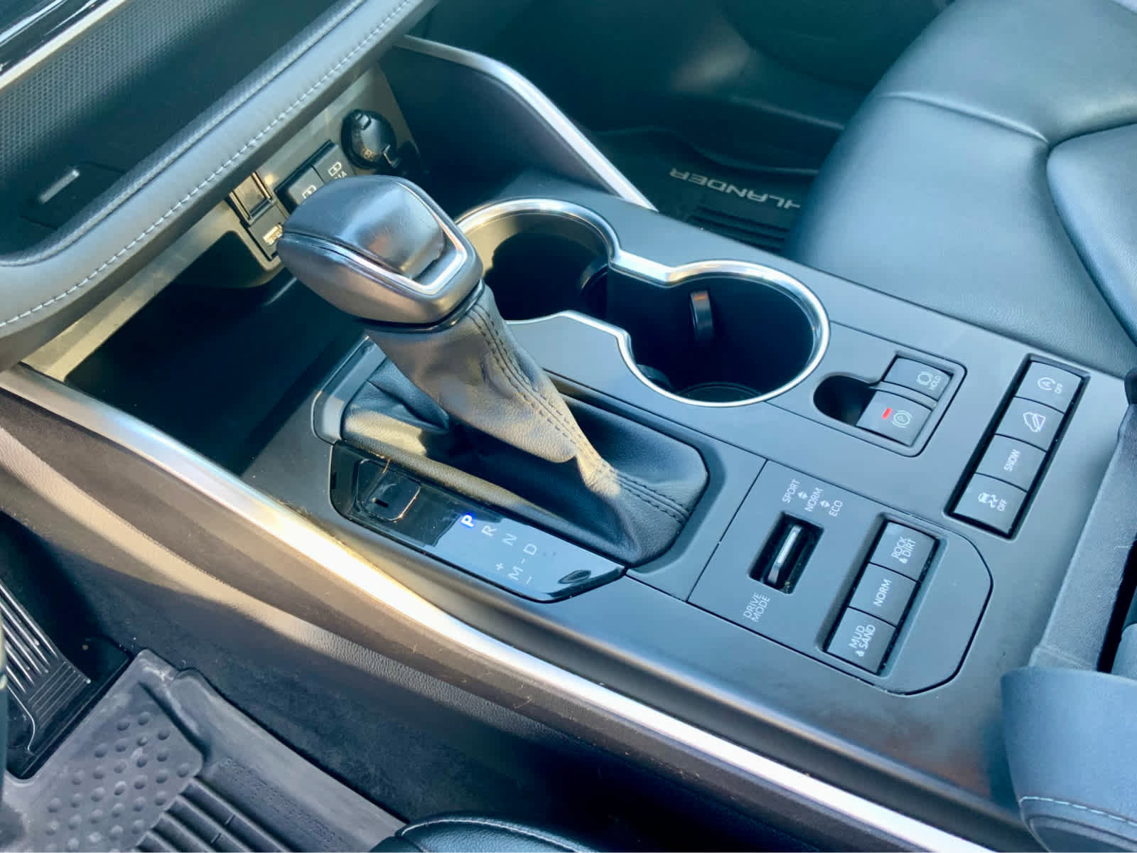 Used 2021 Toyota Highlander XLE image 46