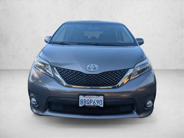 Used 2017 Toyota Sienna SE Premium video 2