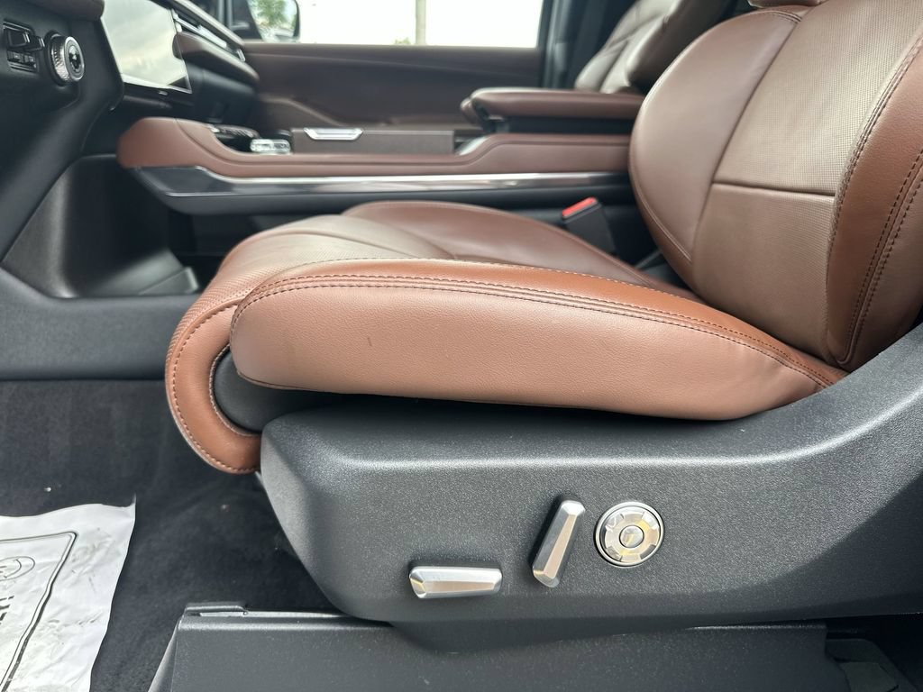 Certified 2025 Lincoln Navigator Reserve AWD/4WD image 14