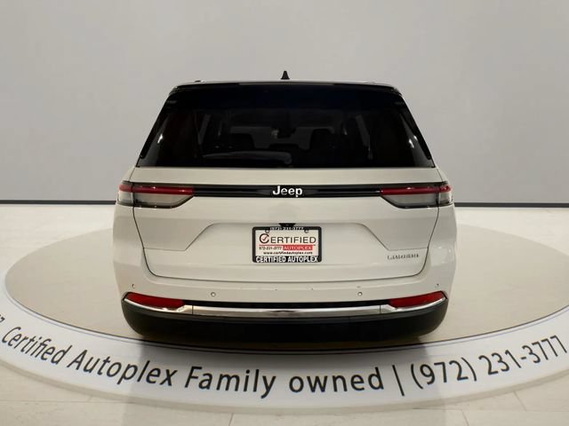 Used 2024 Jeep Grand Cherokee Laredo RWD image 4