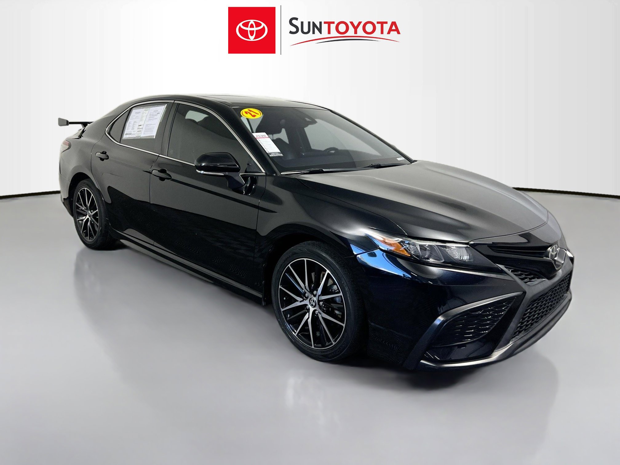 Used 2021 Toyota Camry SE w/ Audio Upgrade Package image 1
