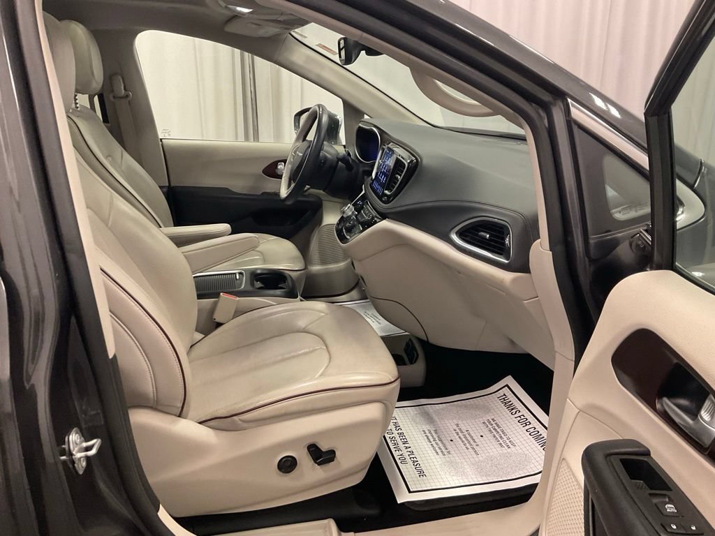 Used 2018 Chrysler Pacifica Limited w/ Advanced Safetytec Group FWD image 28