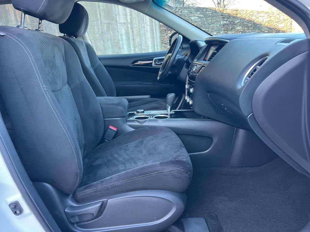 Used 2014 Nissan Pathfinder SV image 25