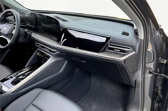 Used 2025 Audi Q5 Premium image 16