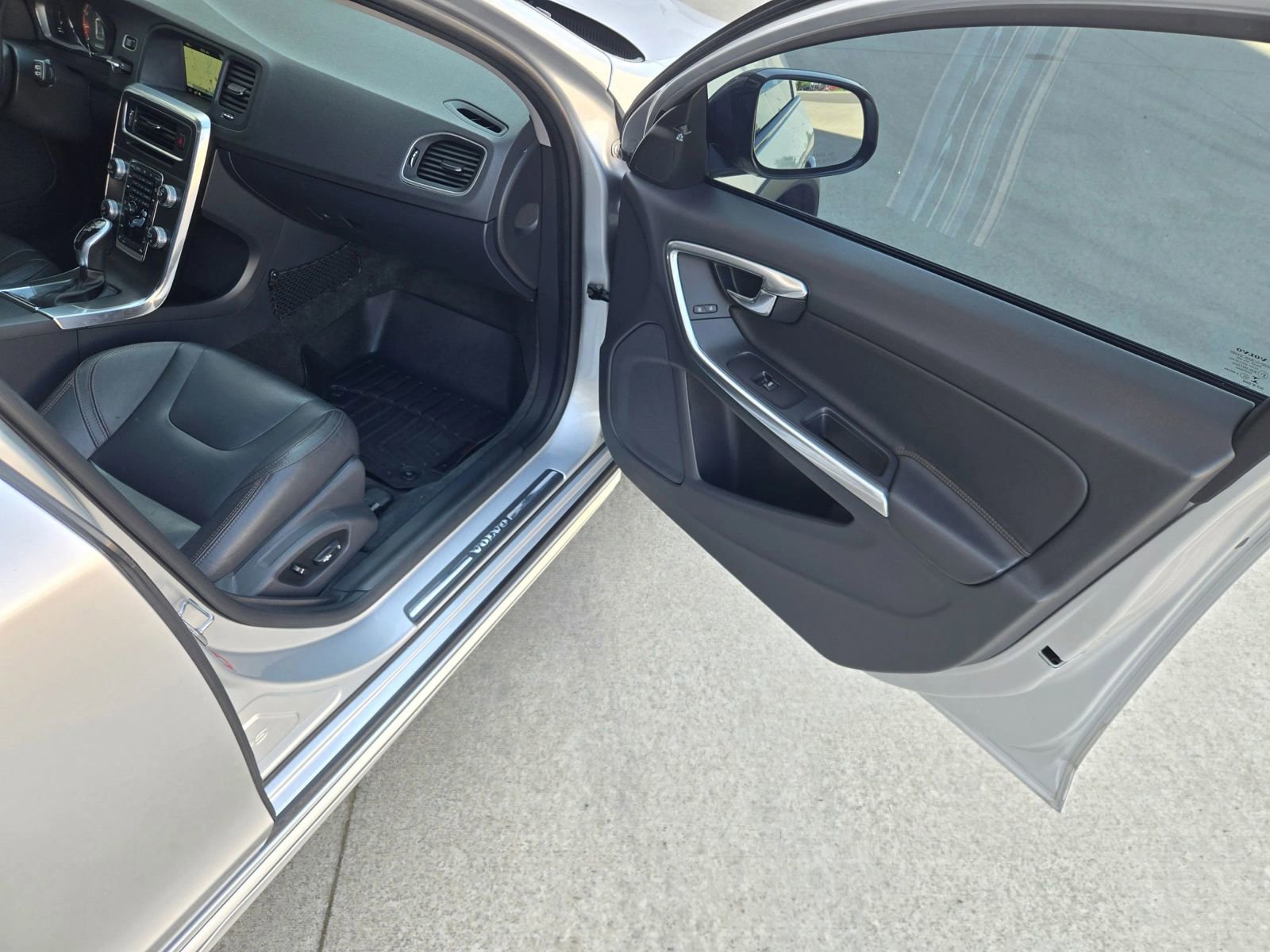 Used 2016 Volvo V60 T5 Cross Country w/ Convenience Package AWD/4WD image 19
