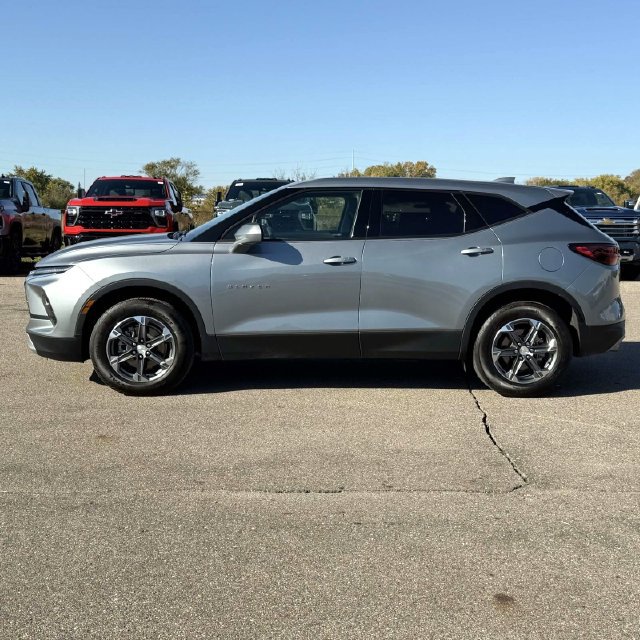Certified 2025 Chevrolet Blazer LT FWD image 2