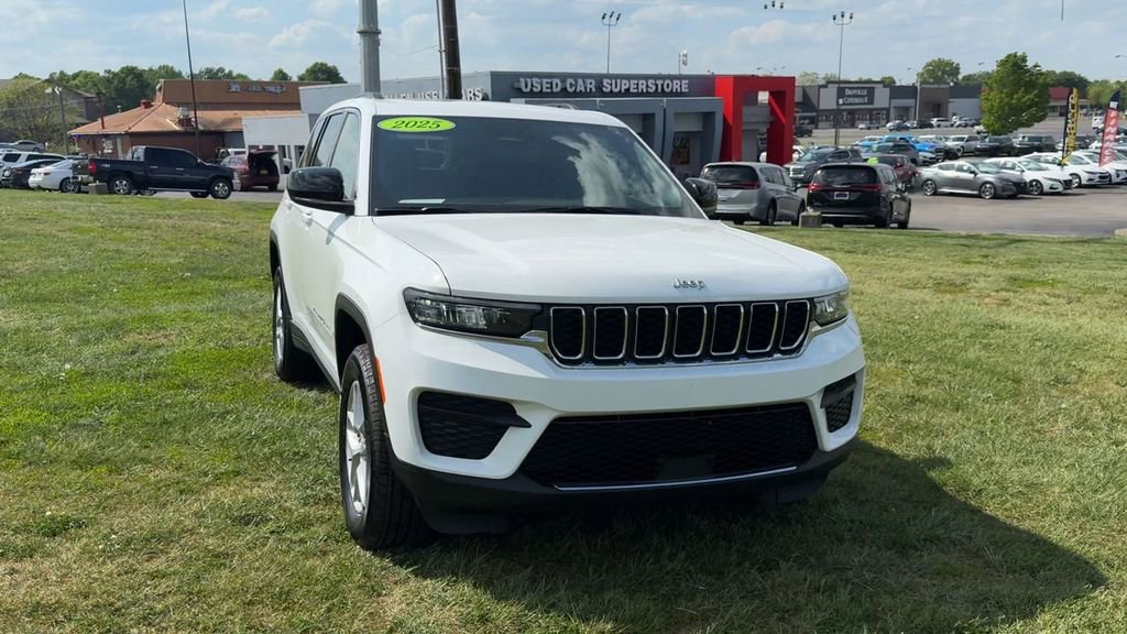 Used 2025 Jeep Grand Cherokee 4WD image 9
