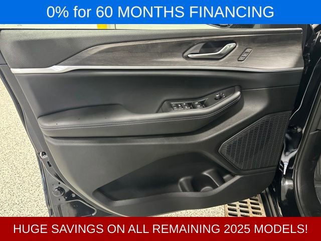 New 2025 Jeep Grand Cherokee Limited image 3