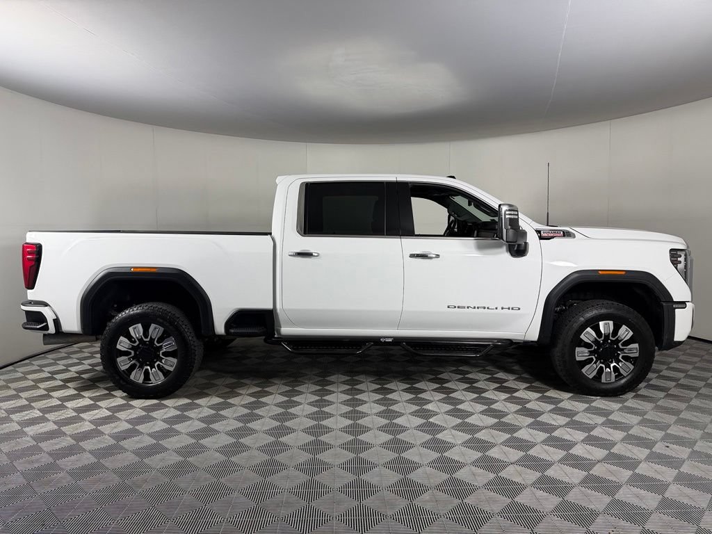 Used 2025 GMC Sierra 3500 Denali w/ Technology Package AWD/4WD image 5