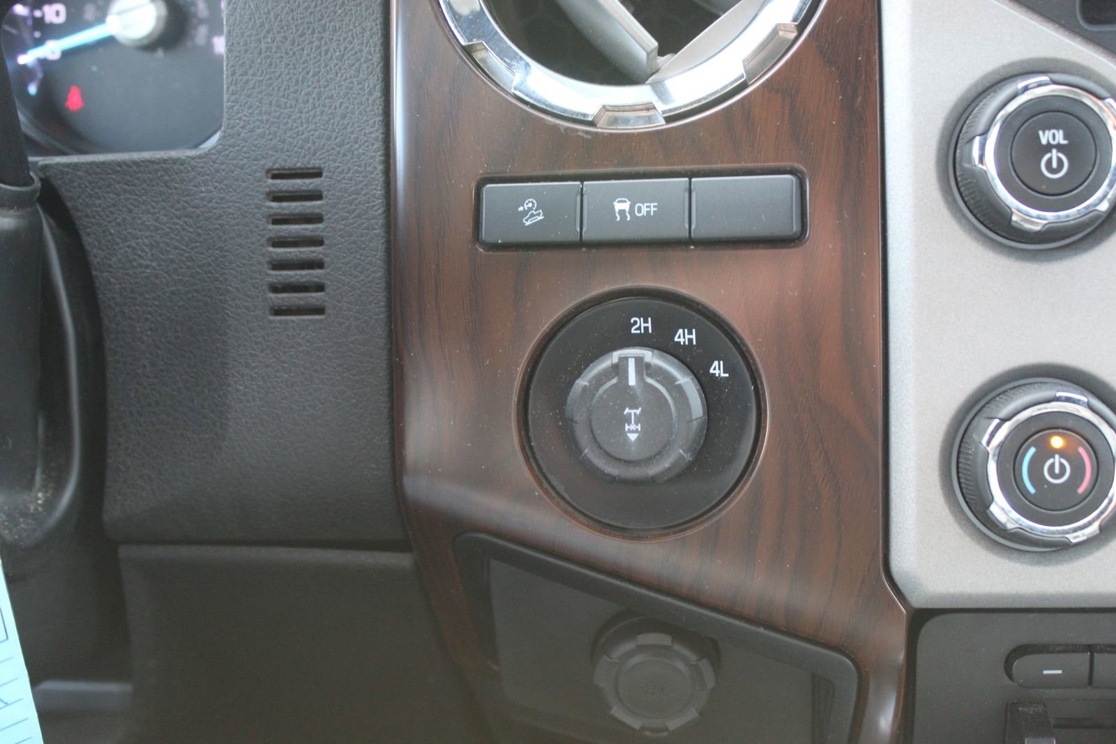 Used 2013 Ford F350 Lariat w/ Lariat Interior Pkg image 28