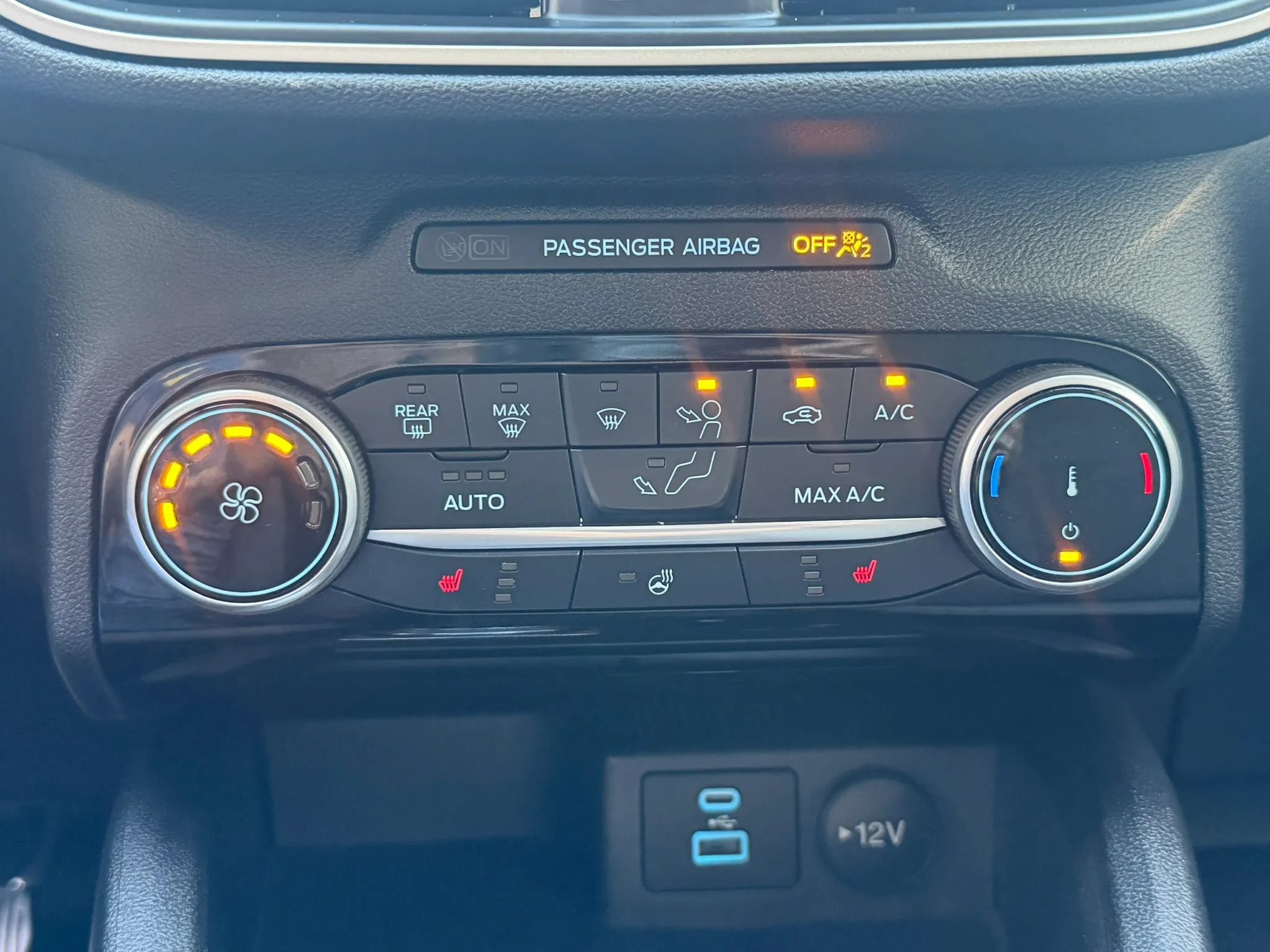 Used 2022 Ford Escape SE w/ Cold Weather Package FWD image 42