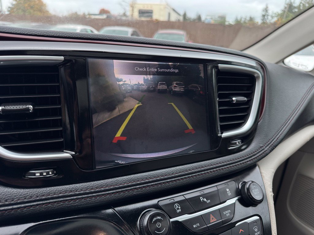 Used 2020 Chrysler Pacifica Limited FWD image 34