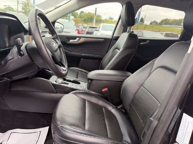 Used 2022 Ford Escape Titanium AWD/4WD image 13