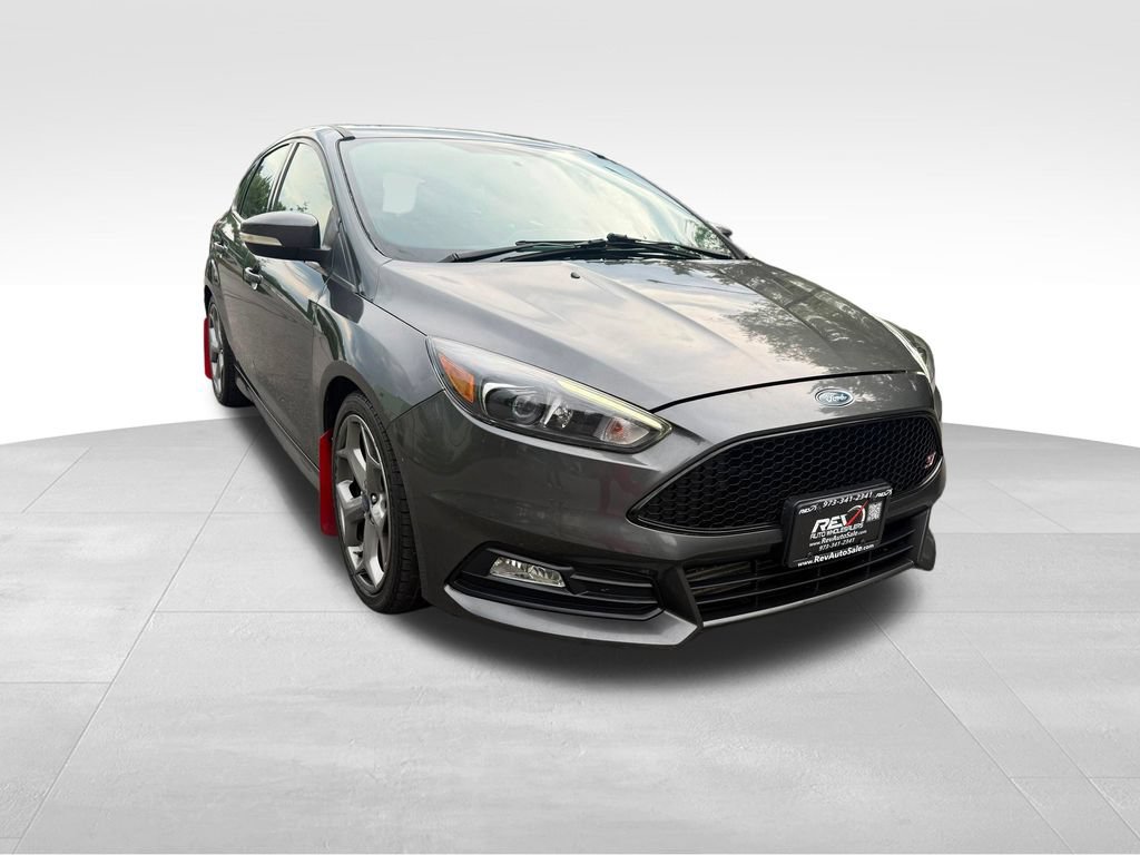 Used 2017 Ford Focus ST w/ Equipment Group 402A FWD image 10