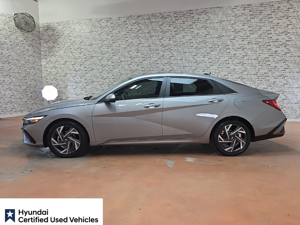 Used 2025 Hyundai Elantra SEL FWD image 4