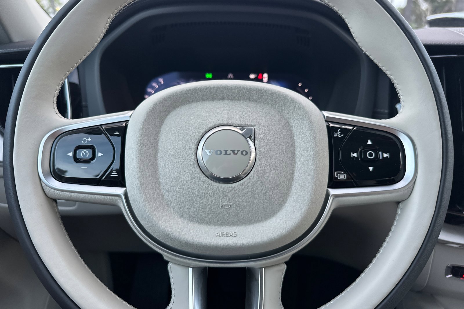 New 2026 Volvo XC60 T8 Ultra w/ Climate Package image 21