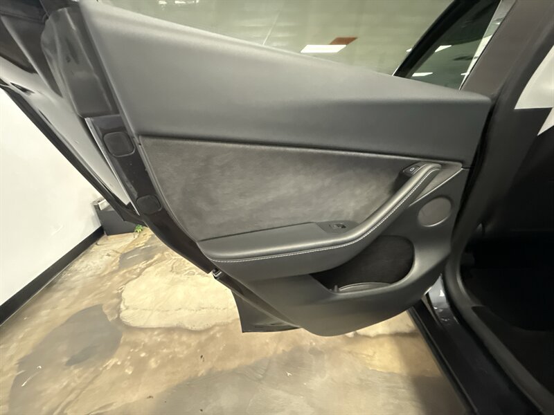 Used 2024 Tesla Model Y Performance AWD/4WD image 25