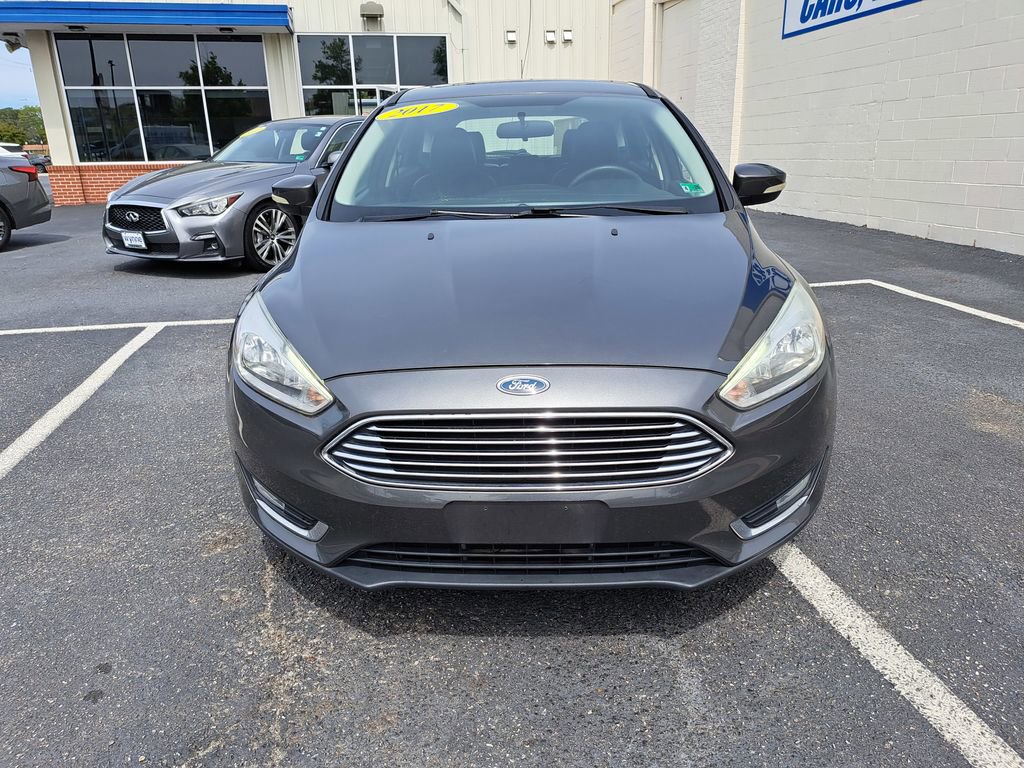 Used 2017 Ford Focus Titanium image 2