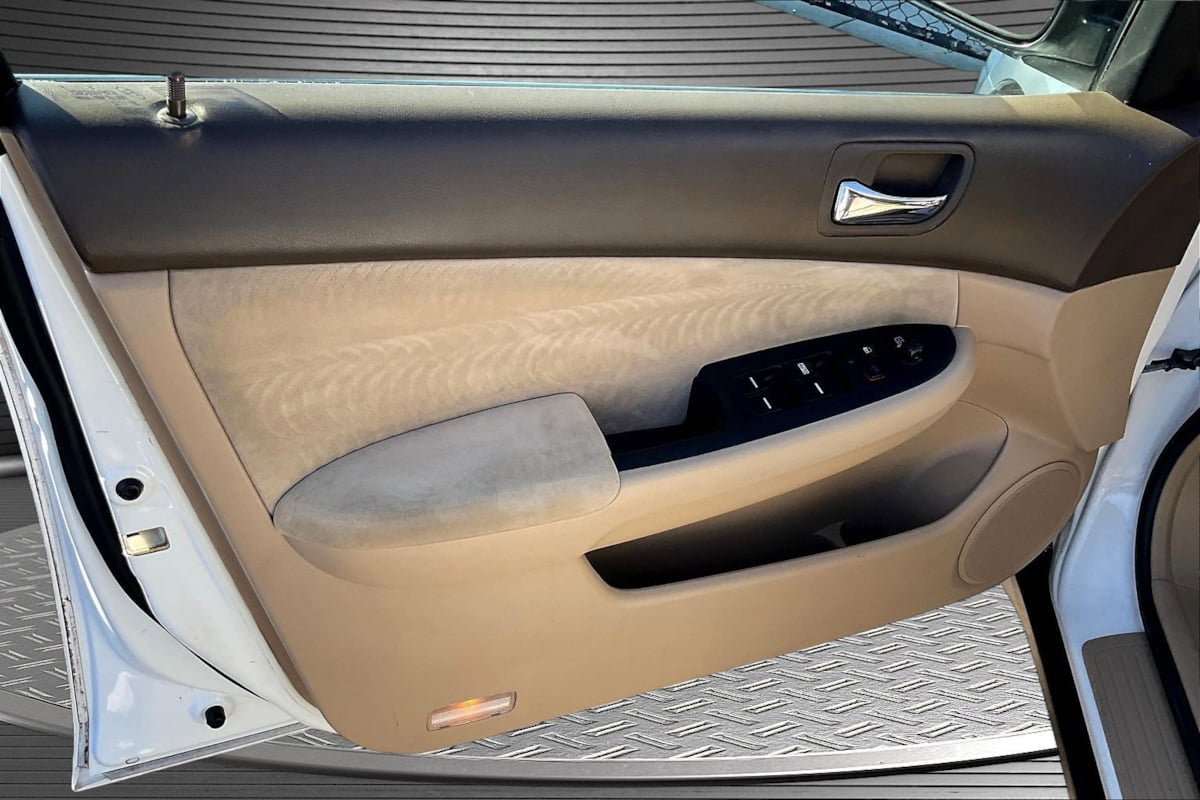 Used 2004 Honda Accord LX image 19