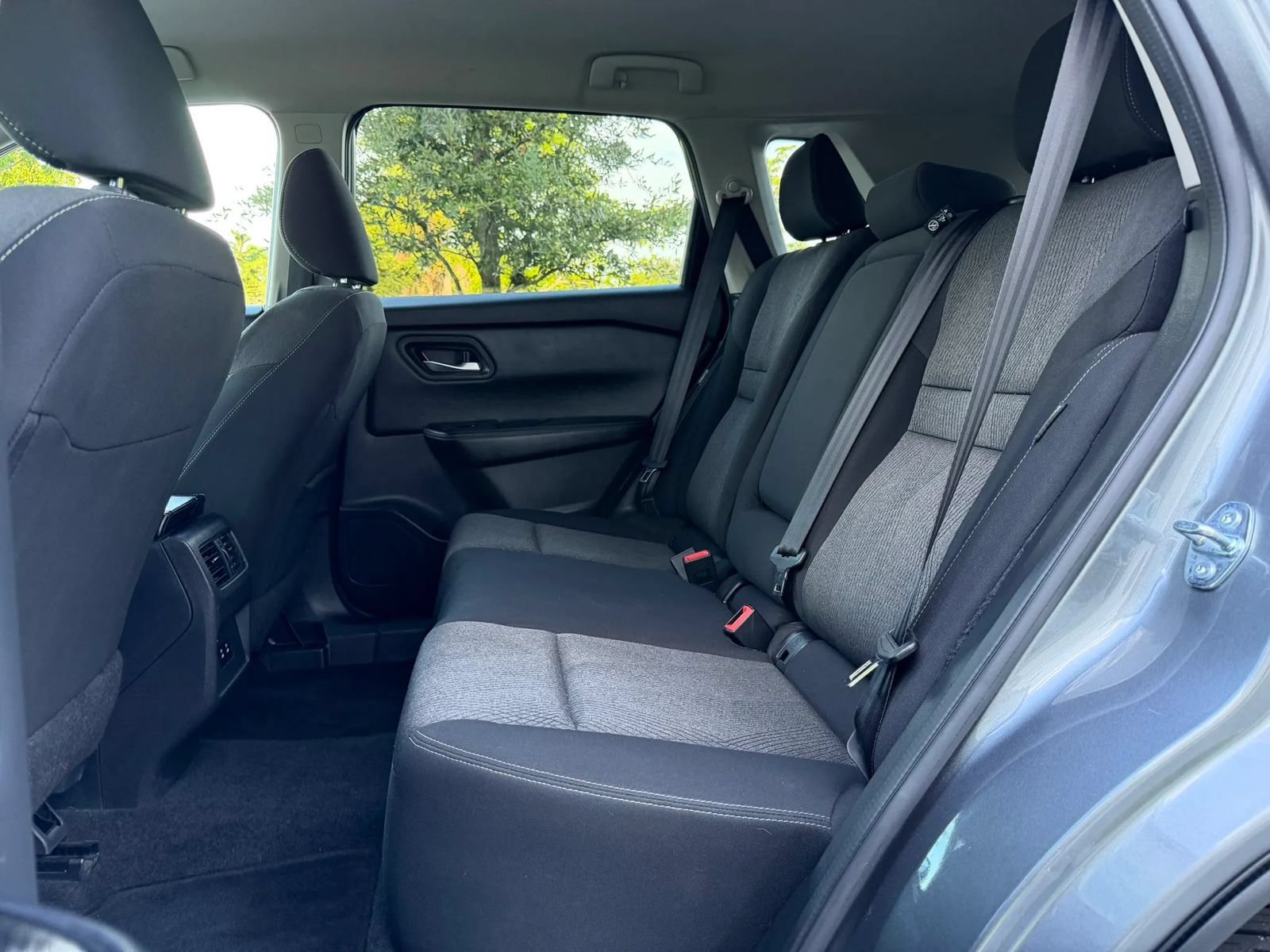 Used 2025 Nissan Rogue SV FWD image 38