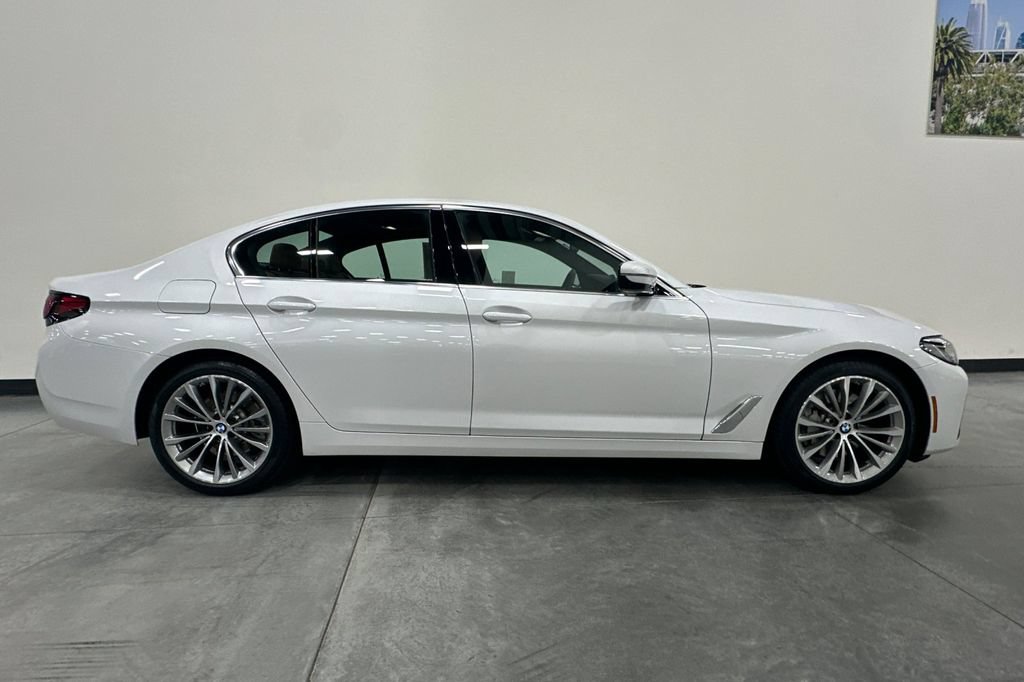 Used 2023 BMW 530i w/ Premium Package RWD image 3