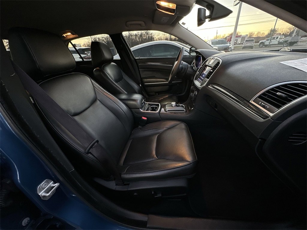 Used 2023 Chrysler 300 Touring L w/ Comfort Group image 23
