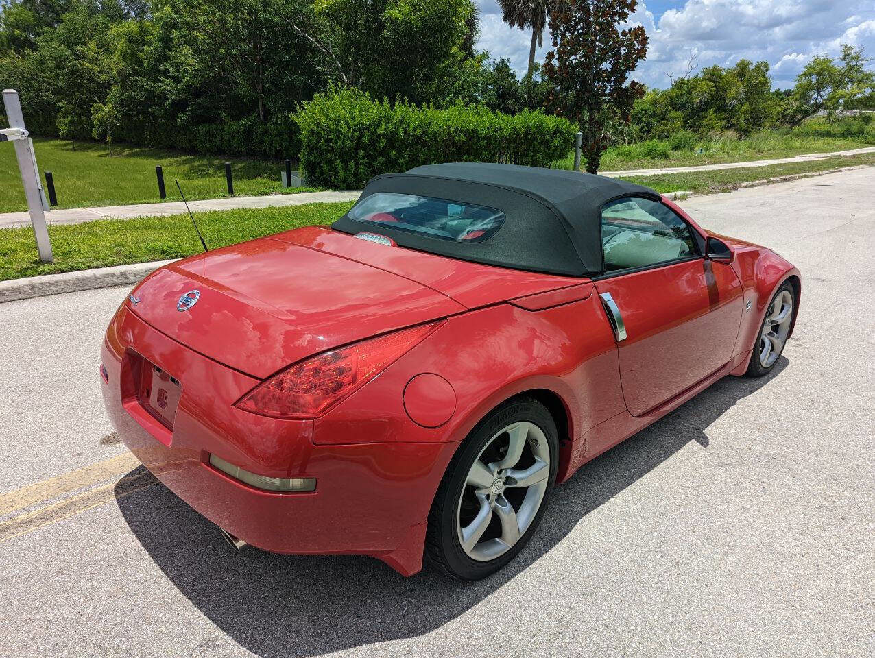 Used 2007 Nissan 350Z Touring image 6