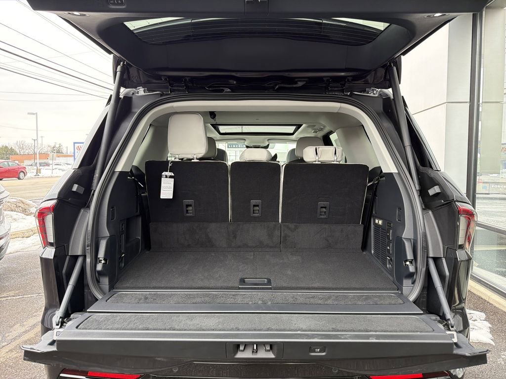 New 2025 Lincoln Navigator Reserve image 12