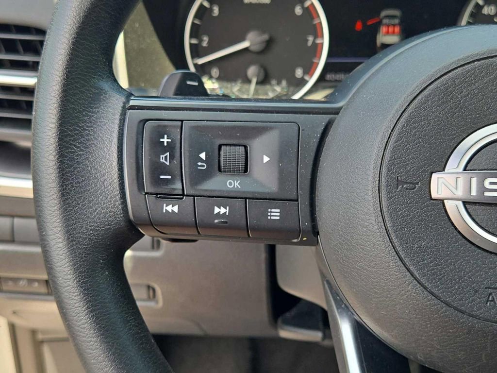 Used 2024 Nissan Rogue SV AWD/4WD image 23