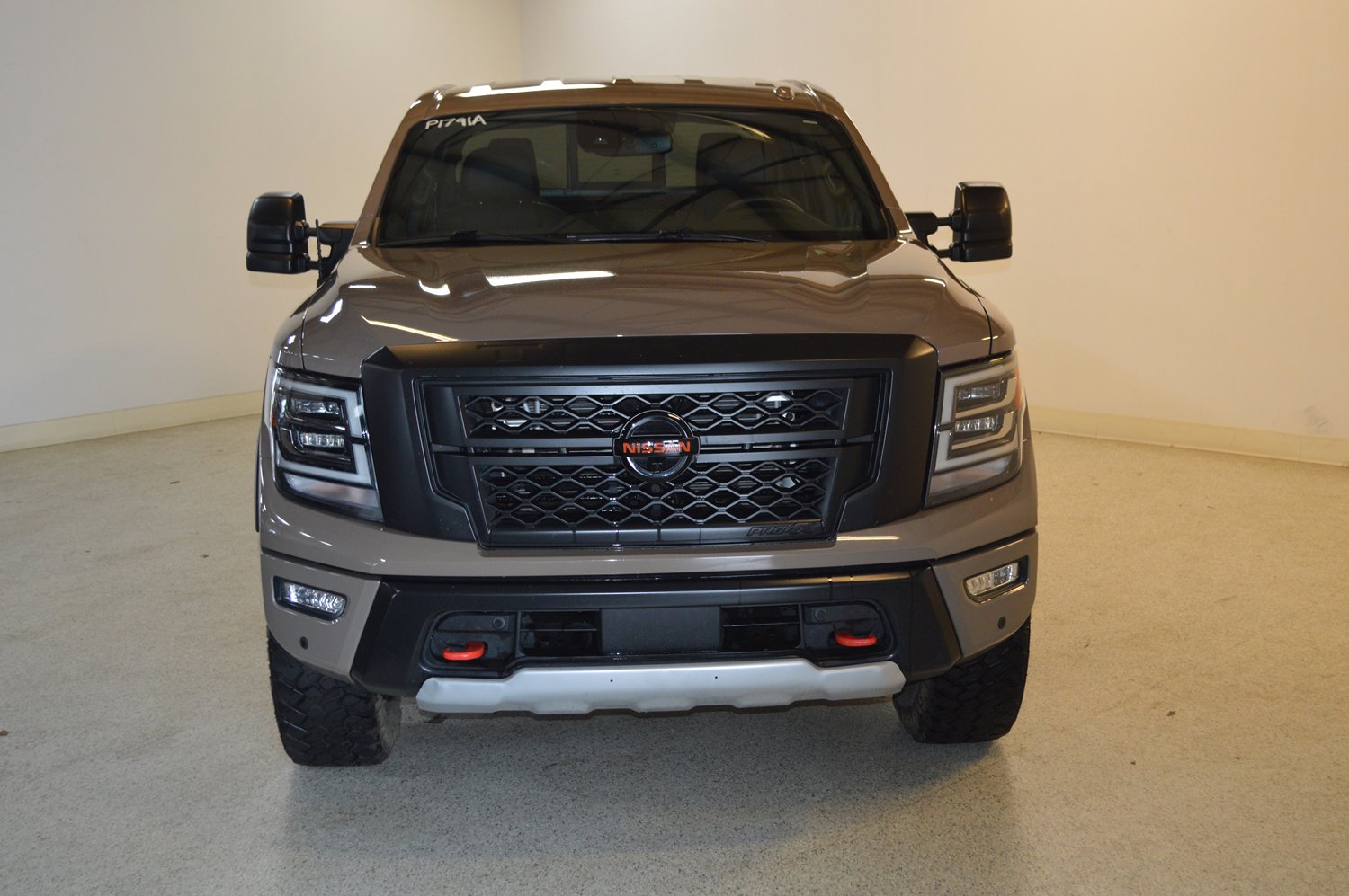 Used 2021 Nissan Titan PRO-4X w/ Pro-4x Convenience Package AWD/4WD image 8