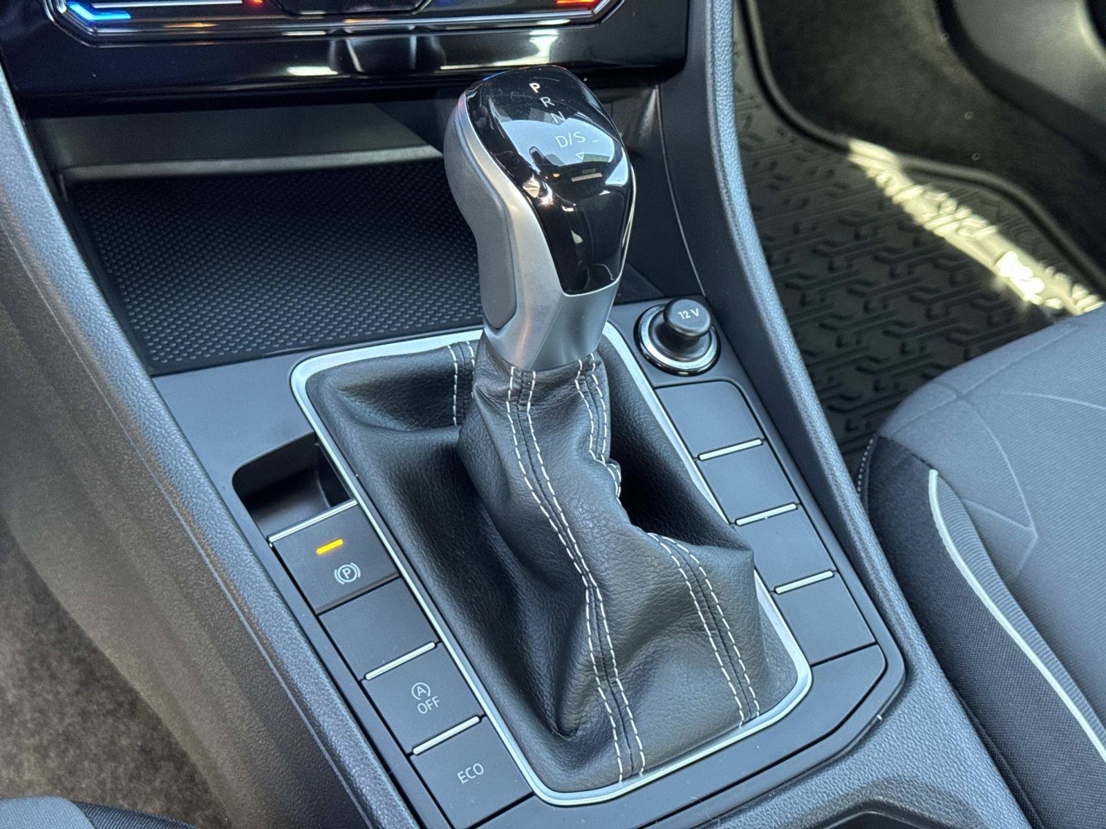 Certified 2025 Volkswagen Jetta Sport FWD image 17