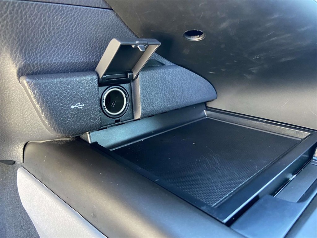 Used 2024 Toyota Camry SE image 23