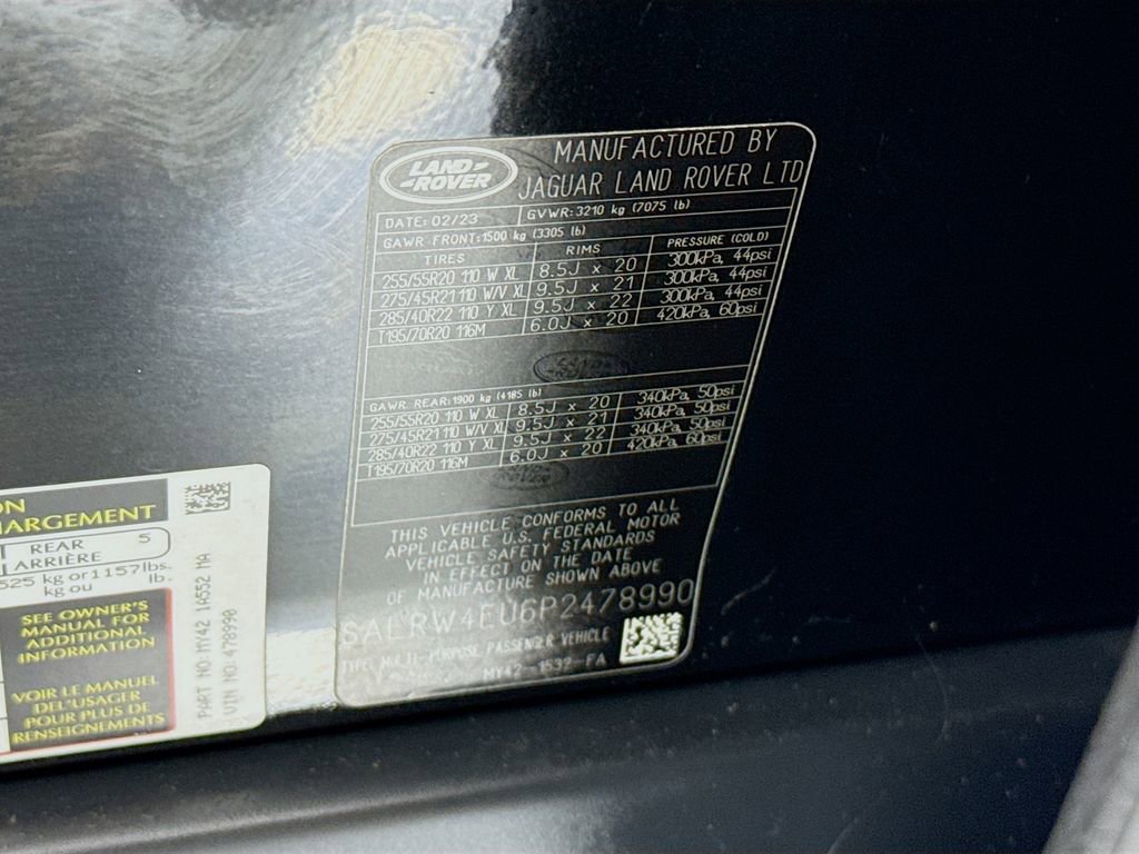 Used 2023 Land Rover Discovery Metropolitan Edition image 37