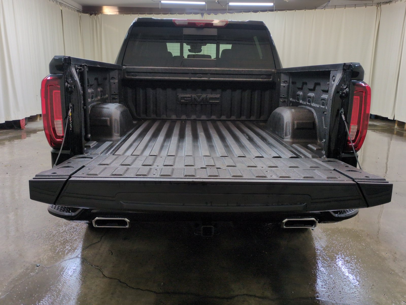 Used 2025 GMC Sierra 1500 Denali w/ Denali Reserve Package AWD/4WD image 8
