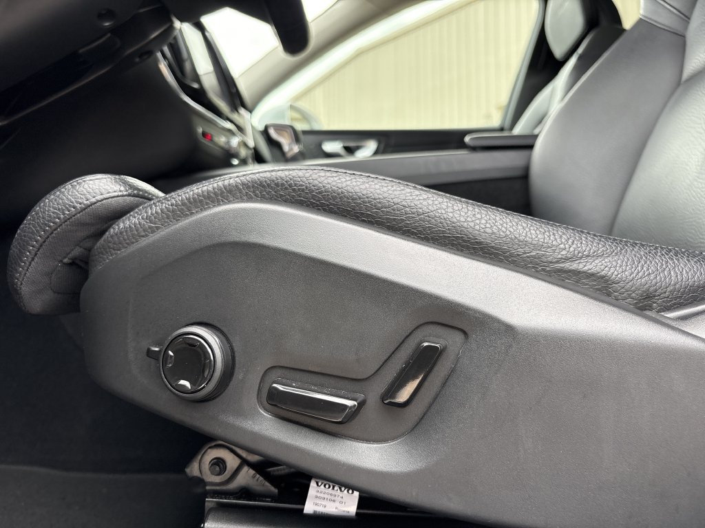 Used 2020 Volvo XC60 T5 Inscription FWD image 12