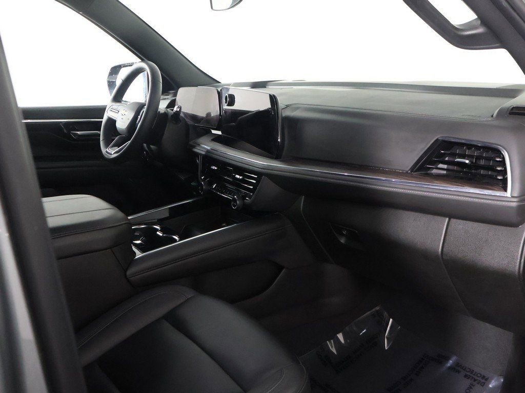 Used 2025 Chevrolet Tahoe LT image 31