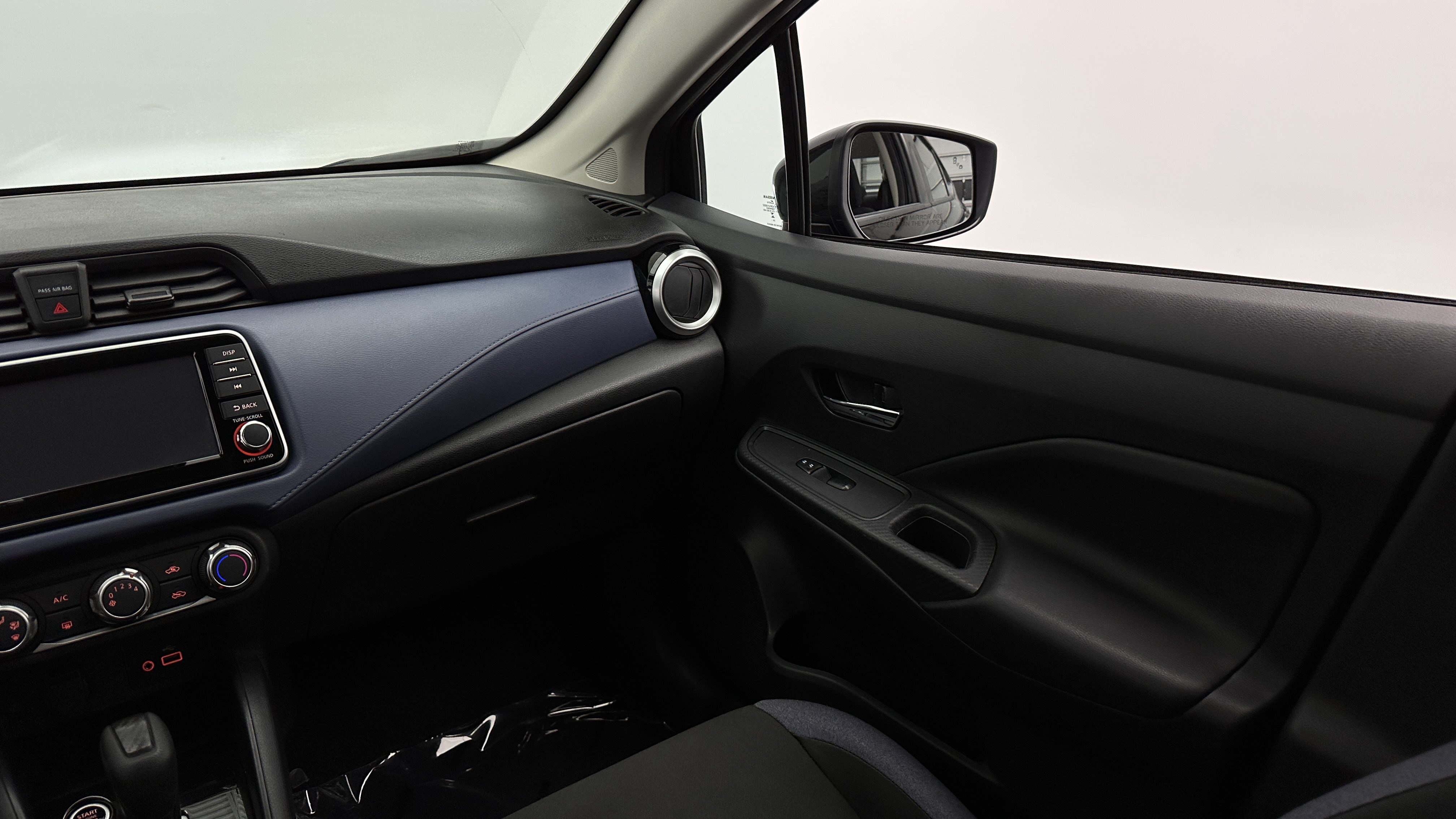 Used 2025 Nissan Versa SV FWD image 29