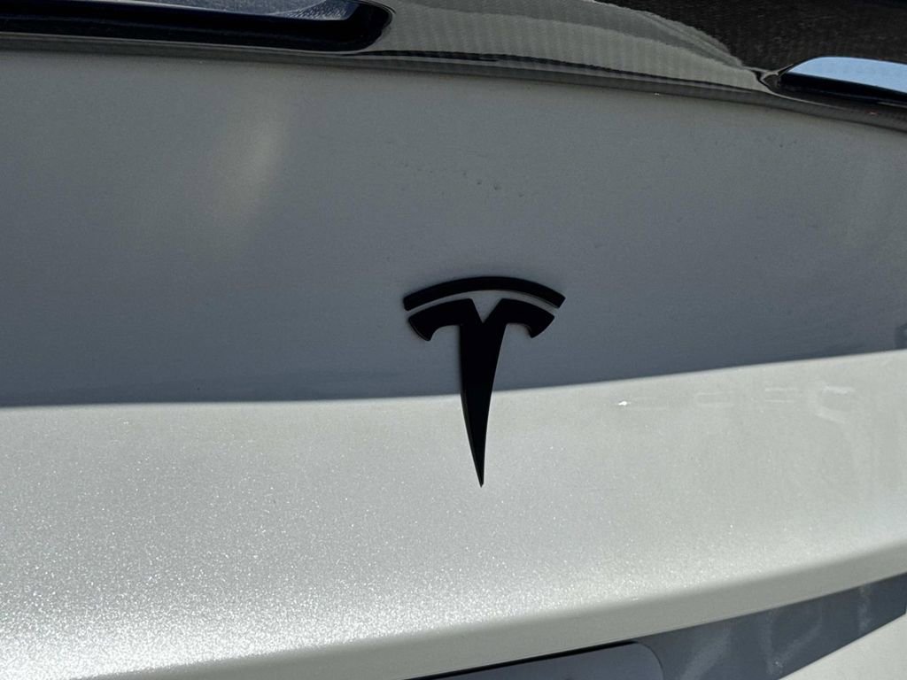 Used 2022 Tesla Model Y Long Range image 25