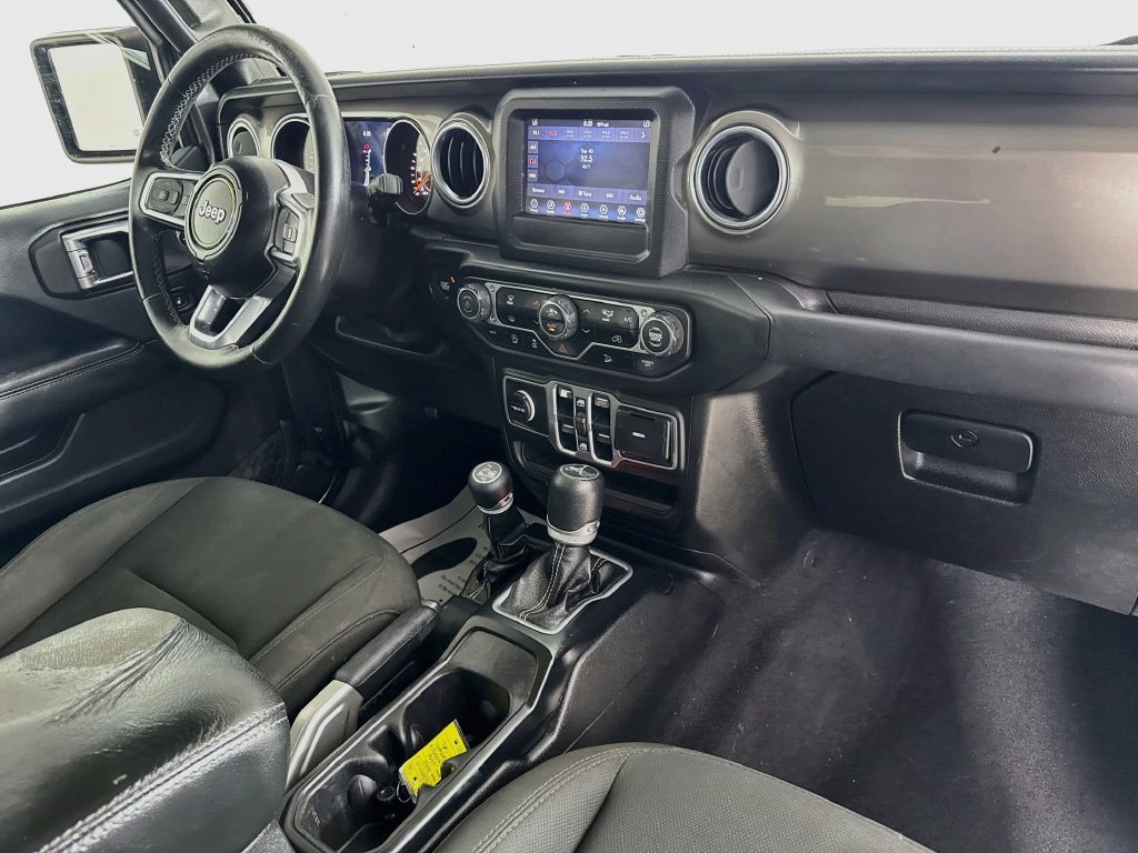 Used 2018 Jeep Wrangler Unlimited Sahara AWD/4WD image 35