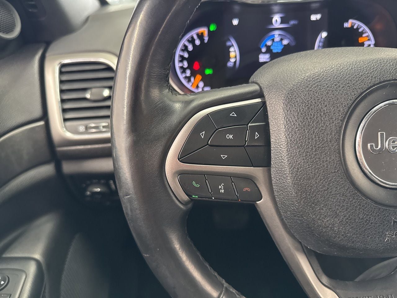 Used 2018 Jeep Grand Cherokee Laredo image 18