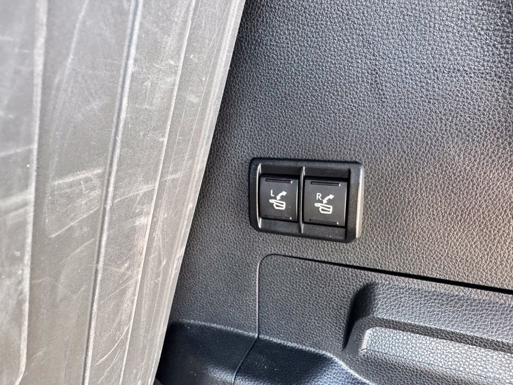 Used 2025 Toyota Sequoia Platinum AWD/4WD image 29