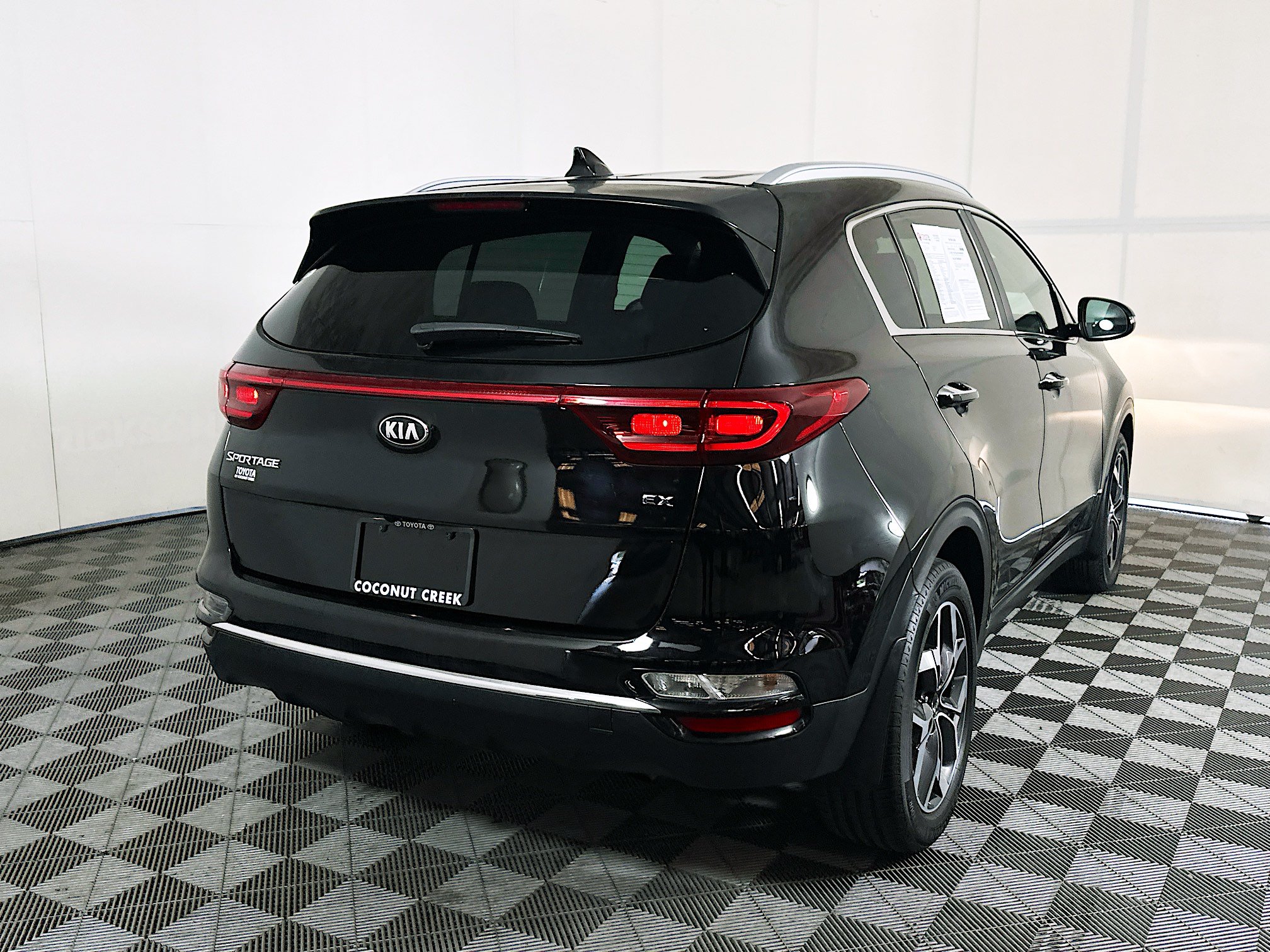 Used 2021 Kia Sportage EX FWD image 3