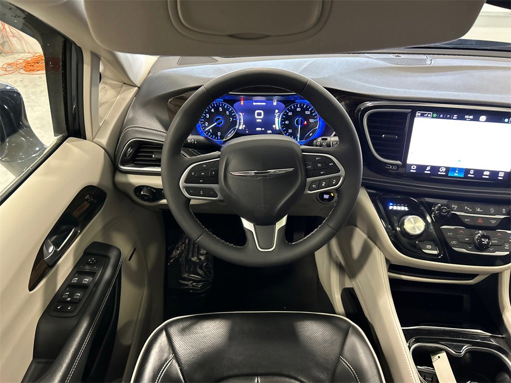 Used 2022 Chrysler Pacifica Limited image 28