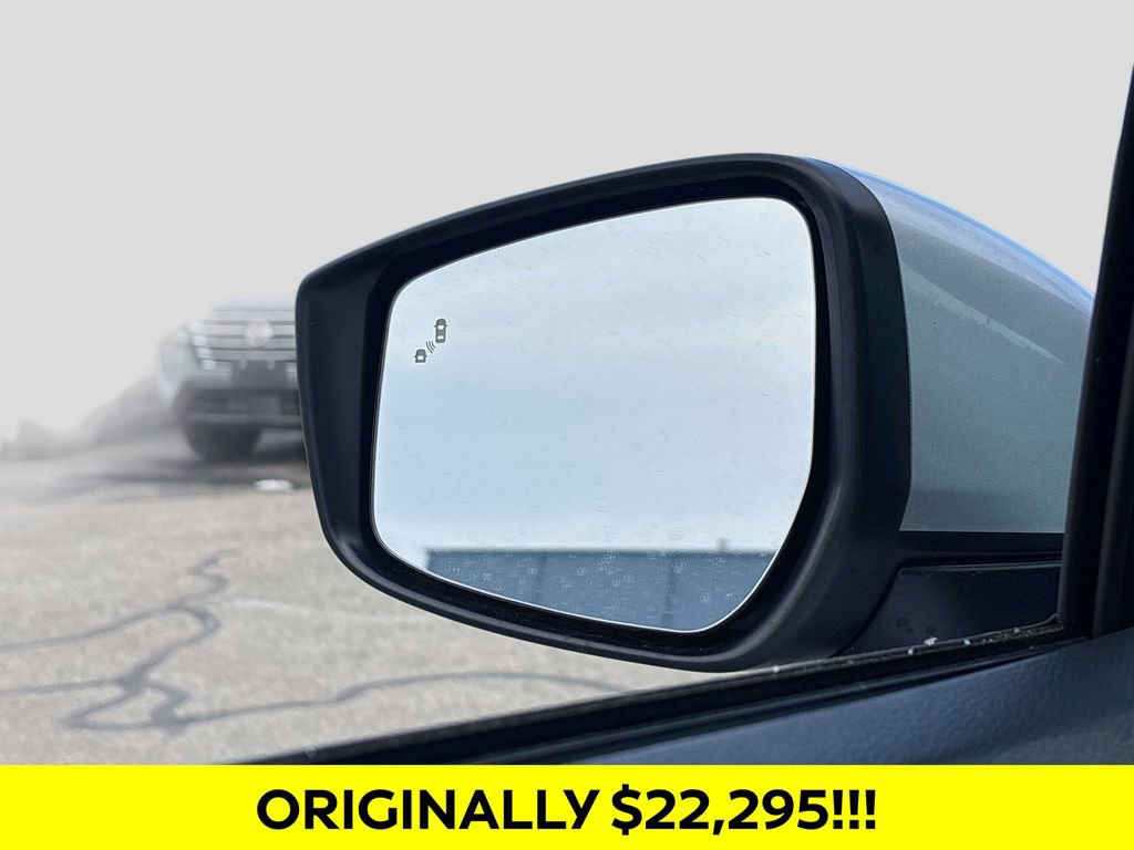 Used 2025 Nissan Versa SV w/ Trunk Package image 28