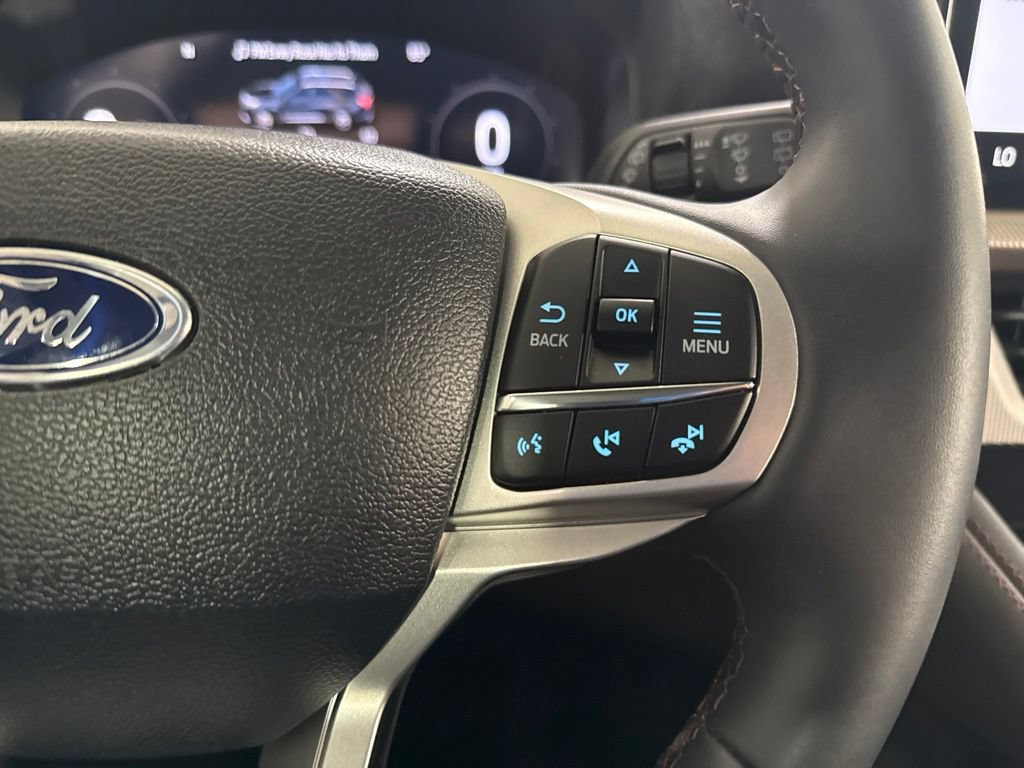 Used 2025 Ford Explorer Active AWD/4WD image 23