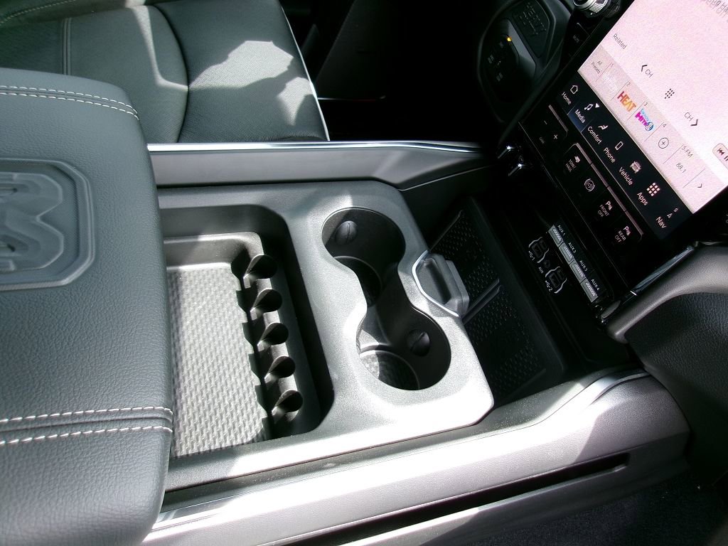 New 2026 RAM 2500 Laramie AWD/4WD image 12